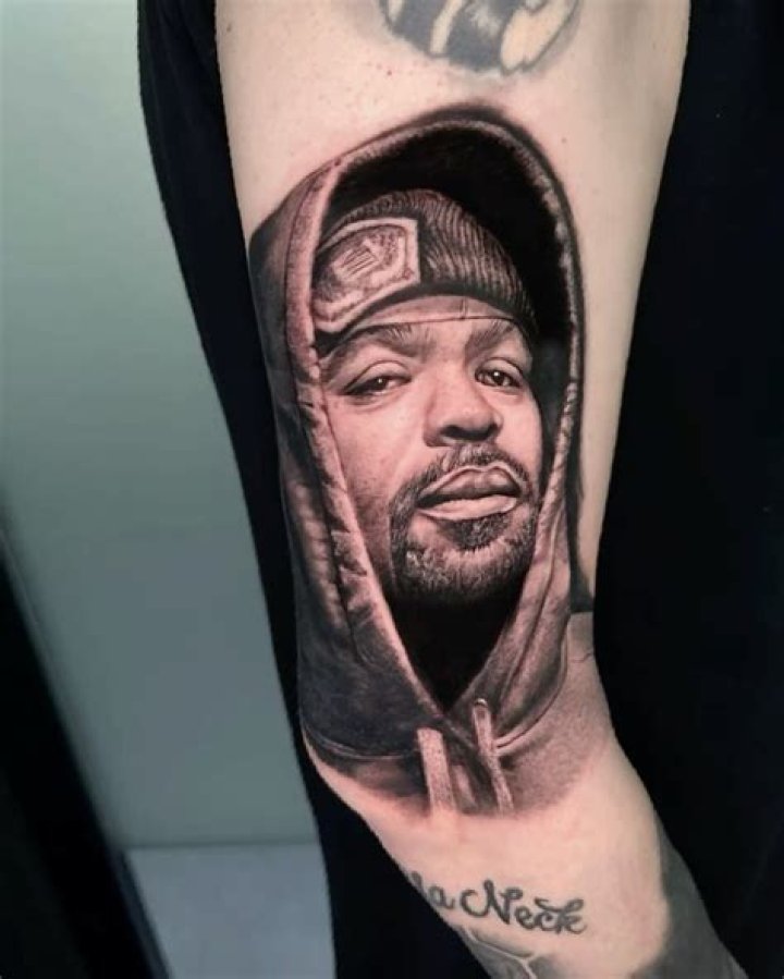 Method Man Inks Tattoo Artist With WuTang Logo &mdash; Video