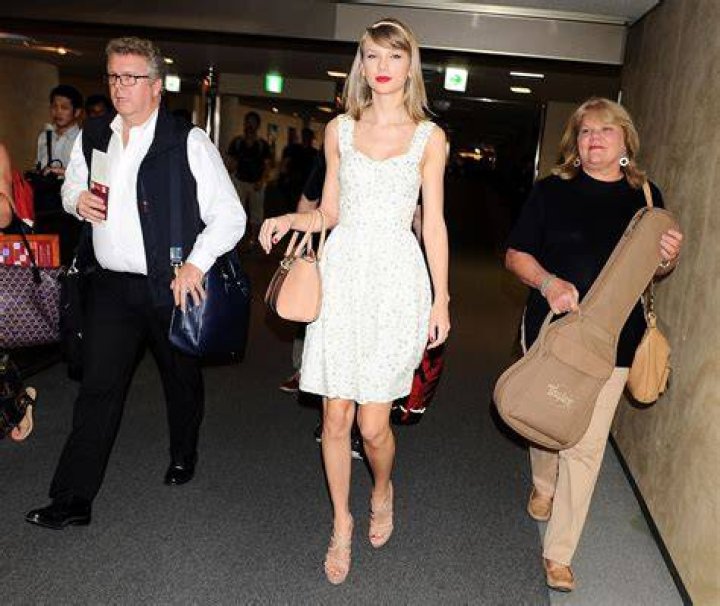 The Essential Guide To Taylor Swift's Parents